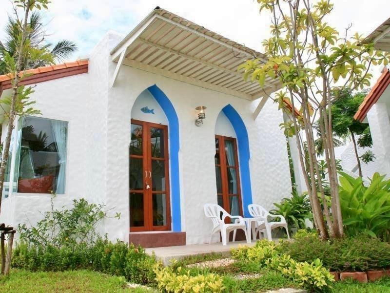 Baanmontra Beach Resort - Bankrut Exterior photo