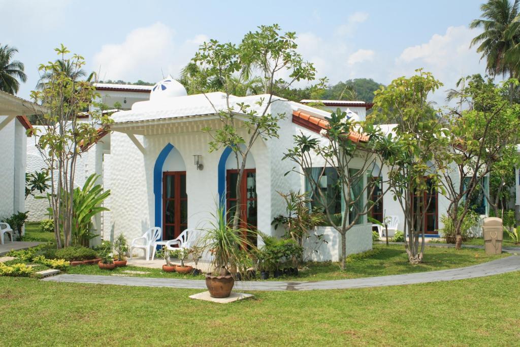 Baanmontra Beach Resort - Bankrut Room photo